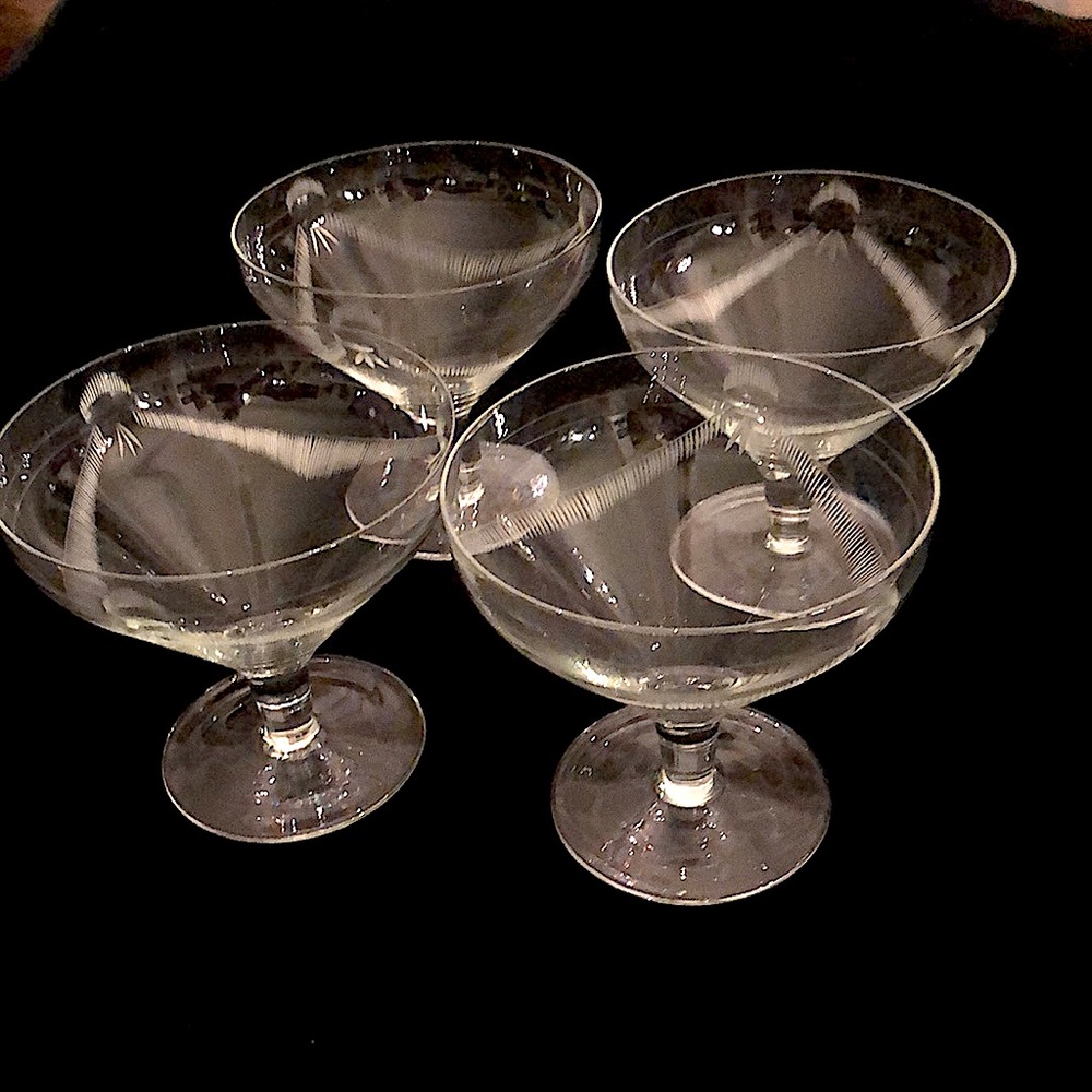 Set of 4 Very FineVintage  Crystal Dessert Dishes - Picture 2 of 3